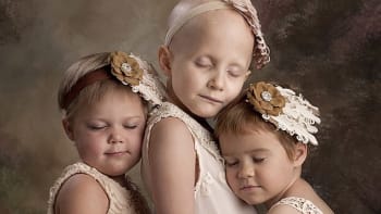 Tři andílci: Holčičky nafotily ve vysokém stadiu rakoviny dojemné fotky a pak...