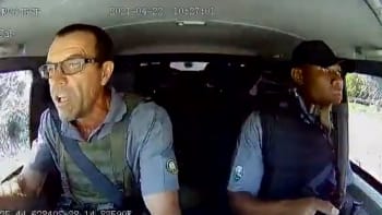 VIDEO: Tuhle práci byste dělat nechtěli! Při přepravě peněz na řidiče začali střílet lupiči!