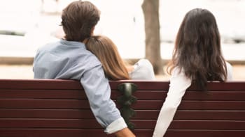 ODHALENO: 8 důvodů, proč nevěrní muži zůstávají se svými manželkami. Co za tím stojí?