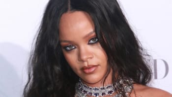 GALERIE: Zpěvačka Rihanna je poprvé těhotná. Miminko čeká se slavným rapperem!