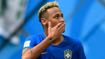 GALERIE: Slavný fotbalista Neymar má nejvíc sexy ségru! Neuvěříte, s kým jí dovolil randit