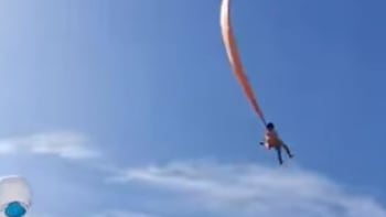 VIDEO: Obří drak vynesl holčičku 30 metrů nad zem! Jak ji zachránili?