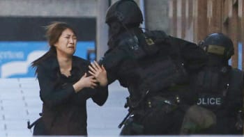Už je po všem! Policie v Sydney osvobodila rukojmí - AKTUALIZOVÁNO