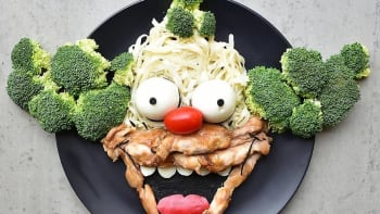 GALERIE: Muž vytváří animované postavičky z jídla. Dali byste si raději Spongeboba, nebo Mickey Mouse?