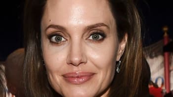 FOTO: Slavná herečka Angelina Jolie na pokraji smrti! Pokud nezačne jíst, nepřežije, varují doktoři