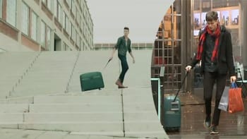 Albert a jeho originální kufr: Proč ho pořád tahá s sebou?