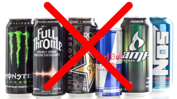 Mladistvým pod 18 let hrozí zákaz kupování energy drinků! Proč už si možná oblíbený nápoj brzy nekoupí?