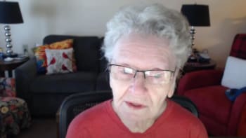 84letá gamerka si dává pauzu od natáčení videí kvůli hnusným komentářům. Co odporného jí hejtři píšou?