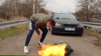 VIDEO: Nejtrapnější Datlův prank?! Youtuber zapálil Vláďovi boty za 100 tisíc! Celé to má ale háček