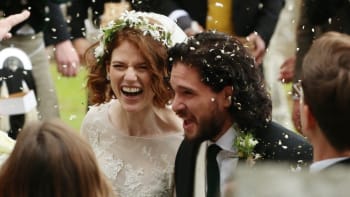 GALERIE: Jon Snow ze Hry o trůny měl svatbu! Představitelka Cersei na ni ale nedorazila kvůli tomuto drsnému důvodu