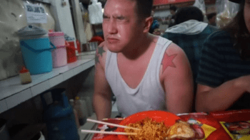 VIDEO: Chlápek snědl nejpálivější nudle na světě a OHLUCHNUL! Z jeho nářku budete mít husí kůži...