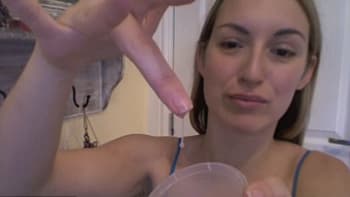 VIDEO: Slavná blogerka si každý den nanáší na obličej sperma kamaráda! Jak to zabírá?