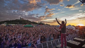 Festival Hrady CZ nabídne kromě špičky tuzemského popu a rocku i mladé hudebníky a pohodlnější zázemí