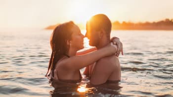 ODHALENO: 5 důvodů, proč je sex ve vodě špatný nápad. Není lepší si to rozdat na suchu?