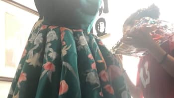 VIDEO: Studentka si navrhla a ušila vlastní maturitní šaty. Když je lidé viděli, stala se okamžitě hvězdou
