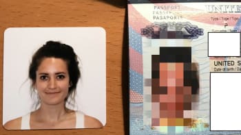 FOTO: Žena si nechala udělat fotku do cestovního pasu. Když ho obdržela, zůstala v naprostém šoku. Tohle se může stát i vám!