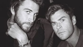 Hvězda Thora Chris Hemsworth si drsně rýpnul do svého bráchy. Co mu popřál k narozeninám?