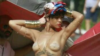 Rihanna: Zahoďte podprsenku, nosí se náplasti!