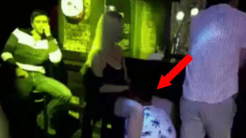 VIDEO 18+: Ruska si nechala dělat ORÁLNÍ sex přímo na tanečním parketě! Šokující záběry nejsou vhodné pro mladistvé!