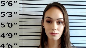 VIDEO: Sexy bývalá vězenkyně na TikToku prozradila, jaký byl první den ve vazbě. Co nejhoršího zažila?