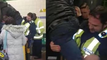 VIDEO: Bizár! Týpek se chtěl v metru vyhnout placení. Místo toho mu uvízl penis v turniketu! Co se mu stalo?