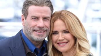 GALERIE: John Travolta se vyjádřil k tragické smrti milované manželky. Jeho dojemná slova vás dojmou k slzám