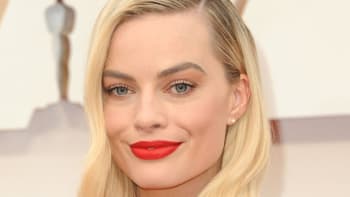 GALERIE: Sexy herečka Margot Robbie má pět dvojnic! Neuvěříte, jak si jsou žhavé blondýnky podobné