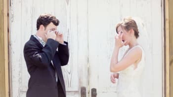 GALERIE: Podívejte se na dojemné svatební fotografie párů, které nedokázaly zadržet slzy štěstí
