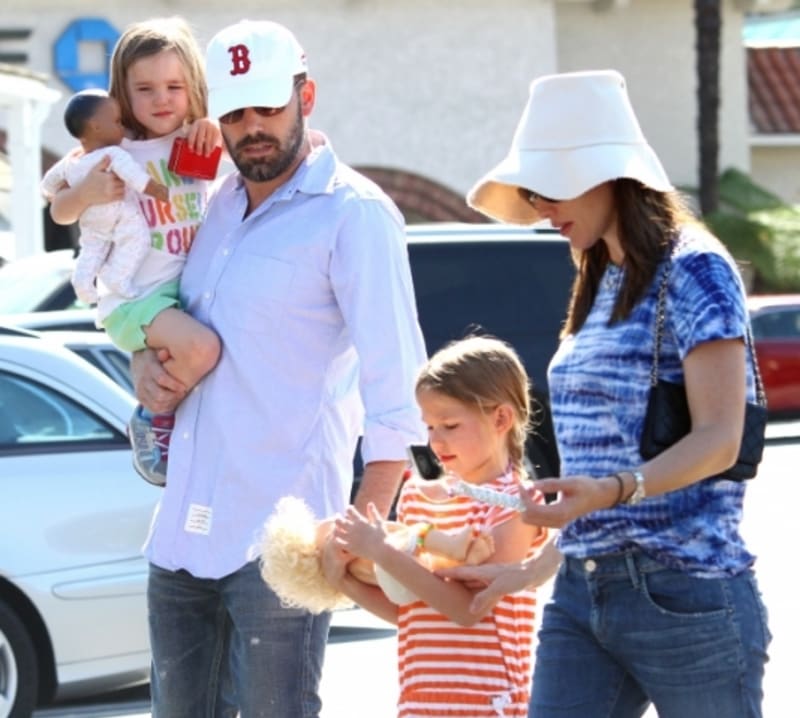 Ben Affleck a Jennifer Garner s dcerami Seraphinou (vlevo) a Violet