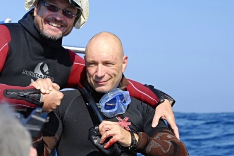 Dan Landa po napadení žralokem a Steve Lichtag