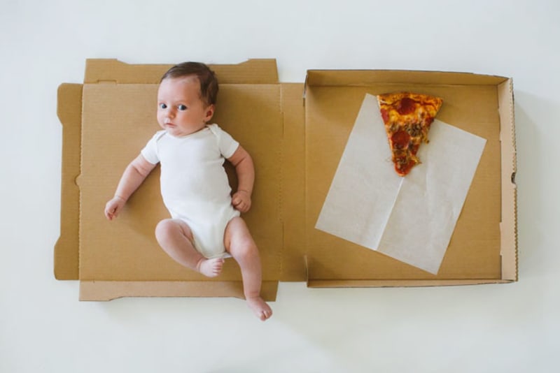 Žena fotila svého syna s pizzou 1