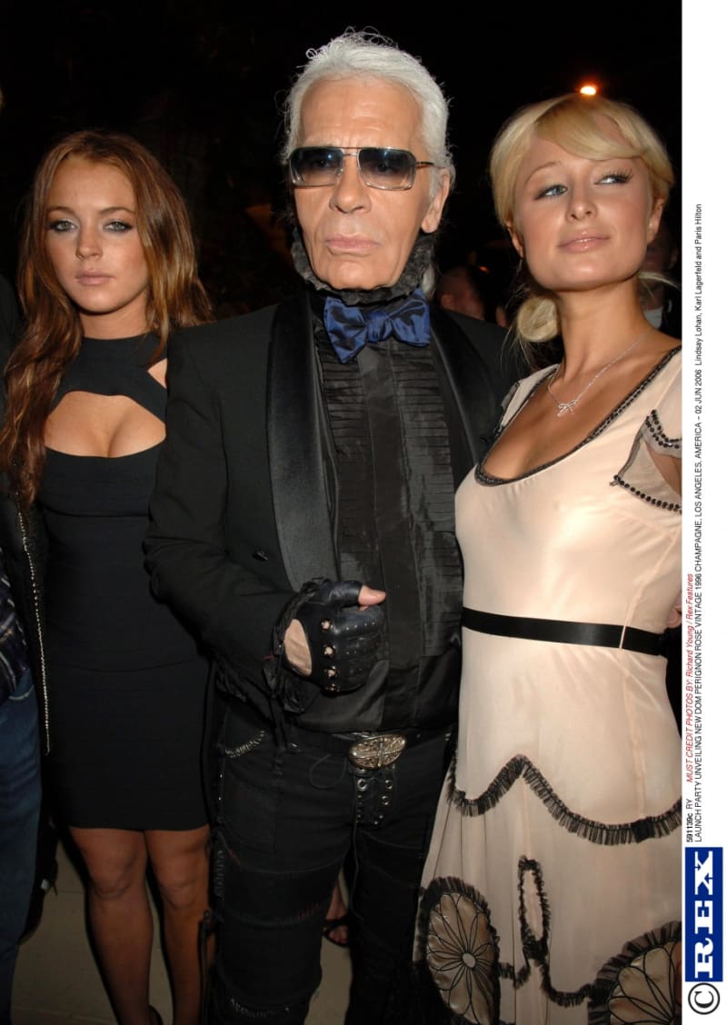 Paris a Lindsay na párty s módním návrhářem Carlem Lagerfeldem