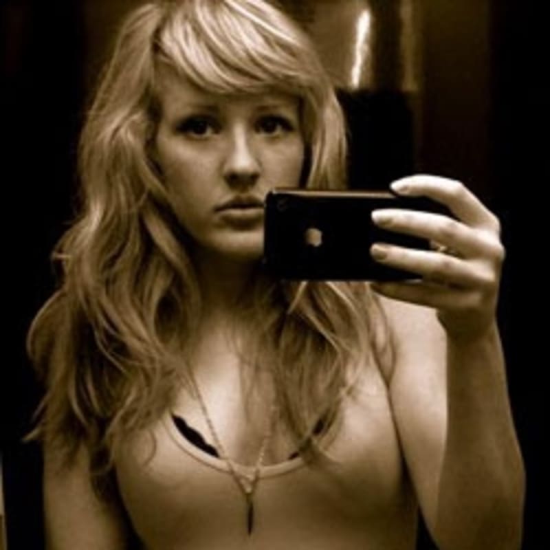 Ellie Goulding se ráda fotí na sociální síť