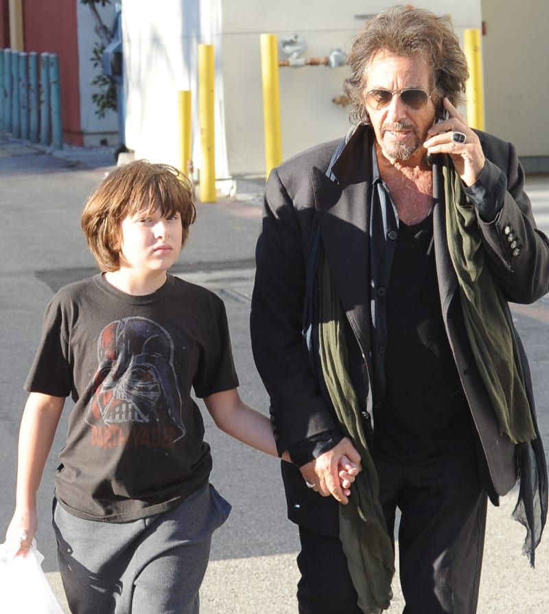 Syn Anton Pacino na procházce s tatínkem