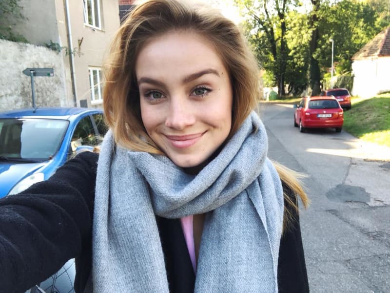 Sexy Anna Kadeřávková je zase single 7