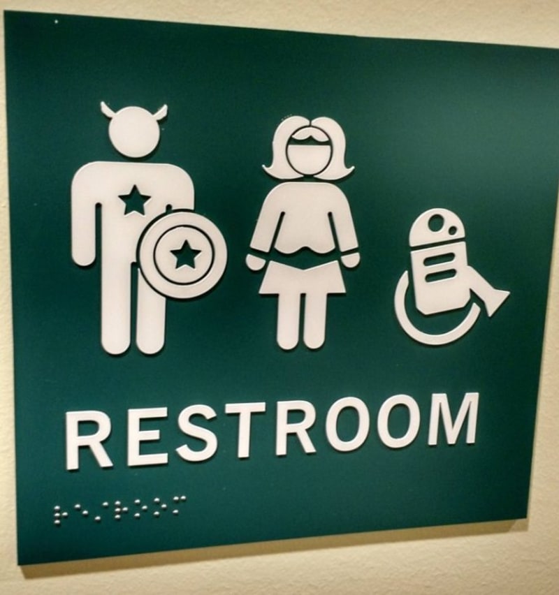 Vtipné označení pánských a dámských záchodků 1