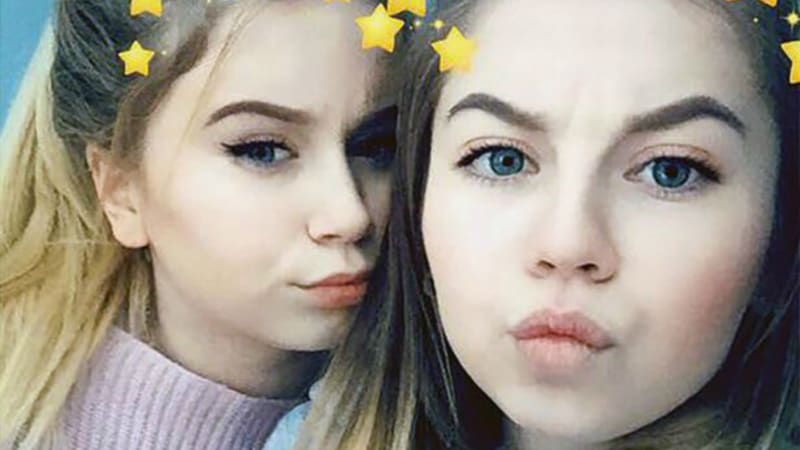 Dvě dívky spáchaly sebevraždu. Toto je jejich fotka na sociálních sítích těsně před smrtí.