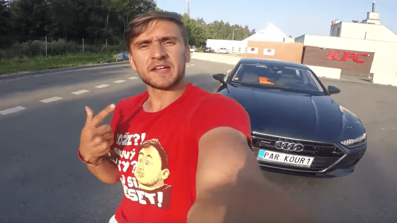 VIDEO: Youtuber Tary se chlubí šílenou jízdou na dálnici v rychlosti 250 km/h! Tohle je vážně vzor pro děti?