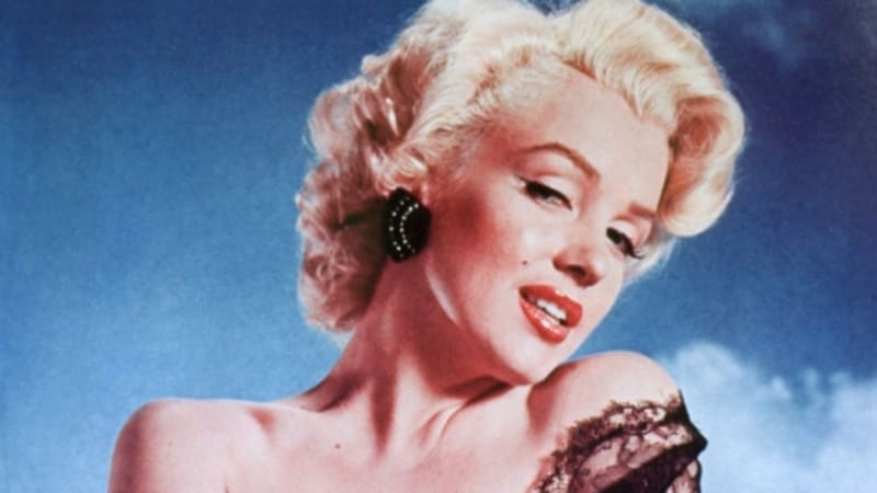 Zemřel fotograf, který svlékl Marilyn Monroe