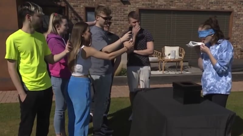 VIDEO: Nechutná challenge v LIKE HOUSE?! Co olízla Lada v naplněné plínce?