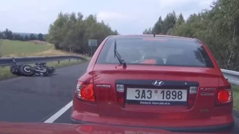 VIDEO: Drsný sestřih nehod z českých silnic. Tyhle nebezpečné záběry od řidičů vás vyděsí k smrti