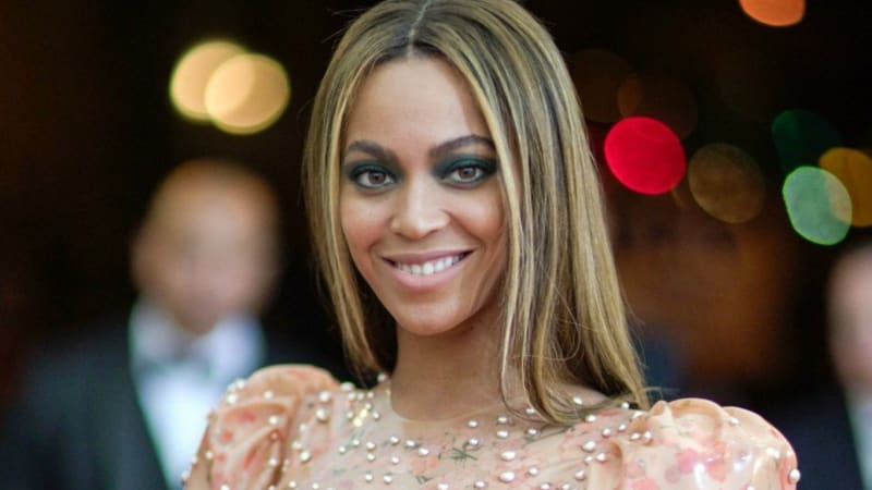 GALERIE: Zpěvačka Beyoncé dobývá internet jako obézní machna! Co se jí ve skutečnosti přihodilo?