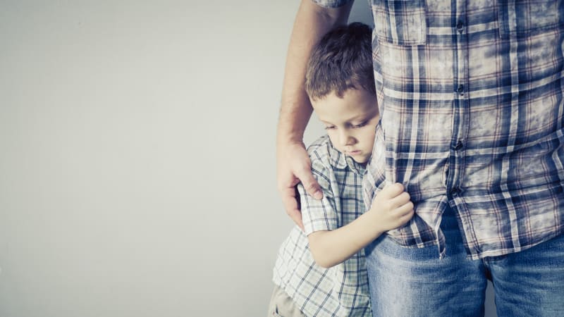 Neočkovaný otec se nesmí stýkat se synem, rozhodl soud. Zkrátit odloučení může jen vakcinace
