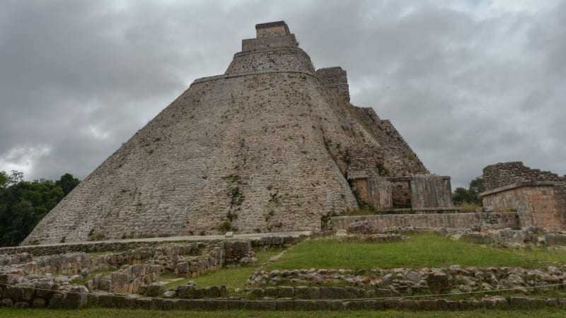 VIDEO: Turistka porušila svaté pravidlo pyramid. V uličce hanby na ni pak ostatní házeli odpadky