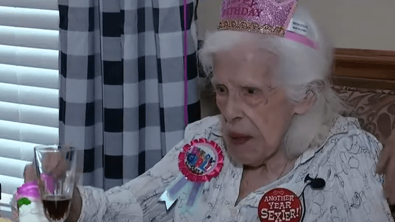 Babička oslavila své 101. narozeniny. Její recept na dlouhověkost potěší všechny pařmeny