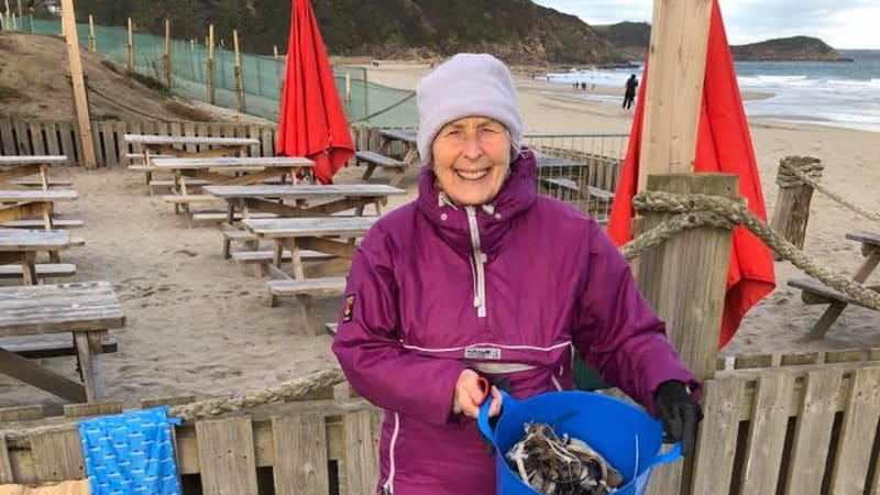GALERIE: 70letá babička uklidila 52 pláží za jeden rok! Tohle je jasný důkaz, že nikdy není pozdě začít se starat o naši planetu