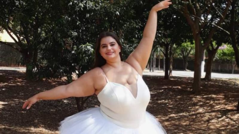 GALERIE: Kyprá balerína sdílela svoje selfíčka, aby dokázala, že i tlustí lidé mohou tančit! Co na ni říkáte?