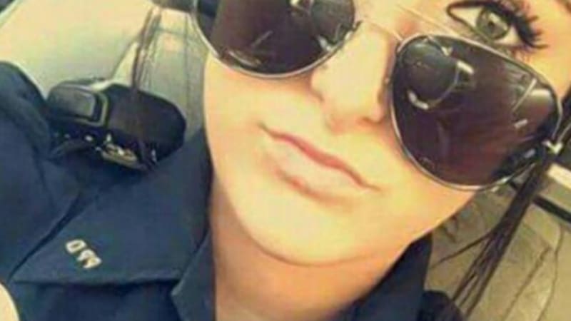FOTO: Sexy policistka dostala okamžitě vyhazov, když na internet sdílela tuhle drsnou fotku!