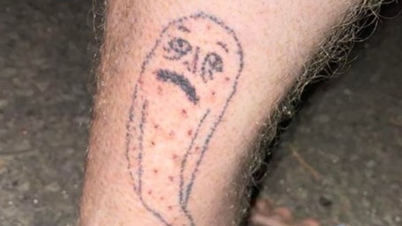 GALERIE: 10 příkladů špatných tetování. Tohohle museli majitelé pořádně litovat