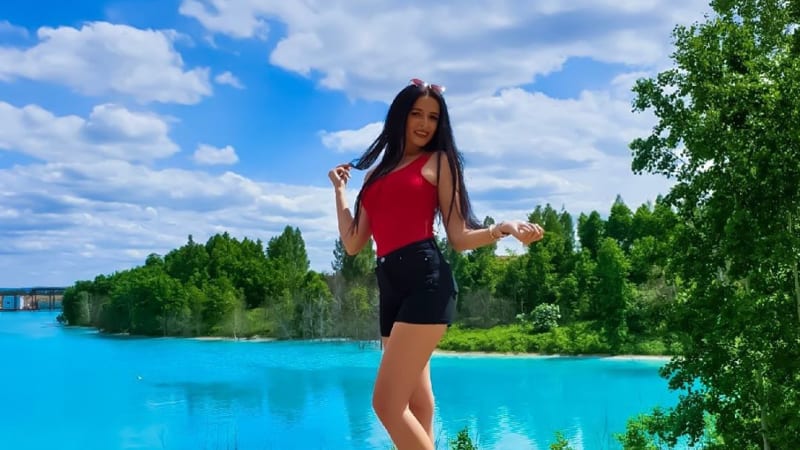 Hvězdy Instagramu cestují k jedovatému jezeru, aby si pořídili perfektní selfíčka! Experti je varují před otravou